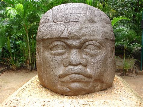 El olmeca - Los inicios de la civilización olmeca se han situado tradicionalmente entre 1400 y 1200 a. Los hallazgos anteriores de restos olmecas depositados ritualmente en el santuario El Manatí cerca de los sitios arqueológicos triples conocidos colectivamente como San Lorenzo Tenochtitlán lo trasladaron a "al menos" 1600-1500 a.